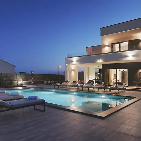 Ula In With Heated Pool And Sauna * Pula