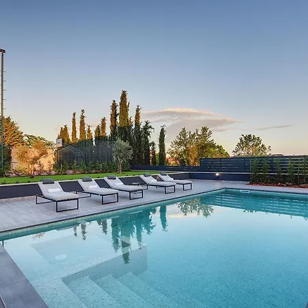 Ula In With Heated Pool And Sauna Willa