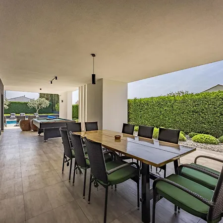 Villa Ula In With Heated Pool, Sauna & Private Tennis Court *