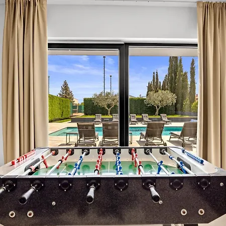 Ula In With Heated Pool, Sauna & Private Tennis Court Villa *