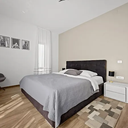 Ula In With Heated Pool, Sauna & Private Tennis Court