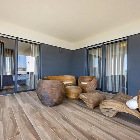 Villa Ula In With Heated Pool, Sauna & Private Tennis Court Pola