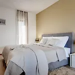 Vila Villa Ula In Pula With Heated Pool, Sauna & Private Tennis Court