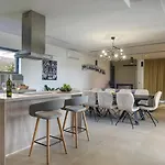 Villa Ula In Pula With Heated Pool, Sauna & Private Tennis Court Pula