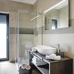 Villa Ula In Pula With Heated Pool, Sauna & Private Tennis Court Vila