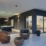 Villa Ula In Pula With Heated Pool, Sauna & Private Tennis Court *