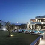 Vila Villa Ula In Pula With Heated Pool, Sauna & Private Tennis Court *