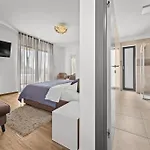 Ula In With Heated Pool, Sauna & Private Tennis Court * Pula