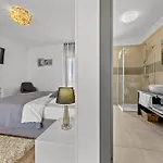 Villa Ula In With Heated Pool, Sauna & Private Tennis Court