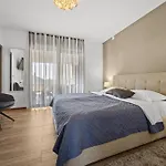 Villa Ula In With Heated Pool, Sauna & Private Tennis Court Pula
