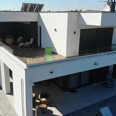 Villa Ula In Pula With Heated Pool, Sauna & Private Tennis Court Vila