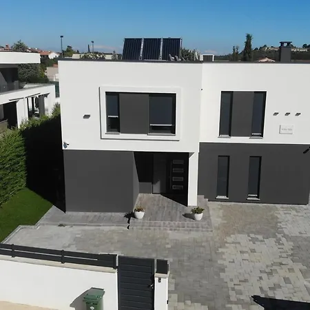 Villa Ula In Pula With Heated Pool, Sauna & Private Tennis Court Vila Pula