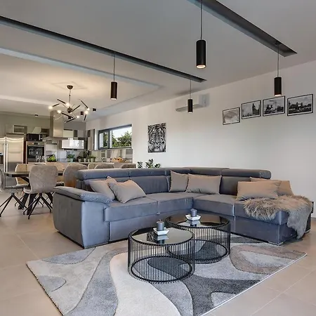 Villa Ula In With Heated Pool And Sauna Pula