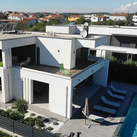 Villa Ula In Pula With Heated Pool, Sauna & Private Tennis Court