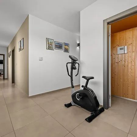 Villa Ula In With Heated Pool, Sauna & Private Tennis Court *