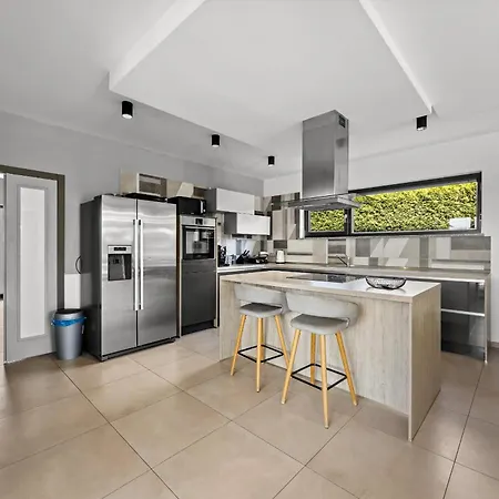 Ula In With Heated Pool, Sauna & Private Tennis Court Villa