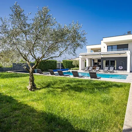 Villa Ula In With Heated Pool, Sauna & Private Tennis Court Pula