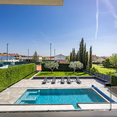 Ula In With Heated Pool, Sauna & Private Tennis Court Pula