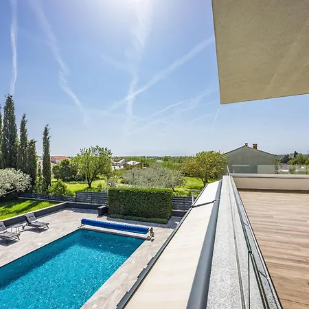 Villa Ula In With Heated Pool, Sauna & Private Tennis Court *