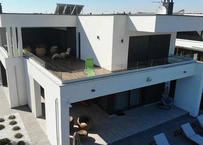 Ula In With Heated Pool And Sauna Вілла