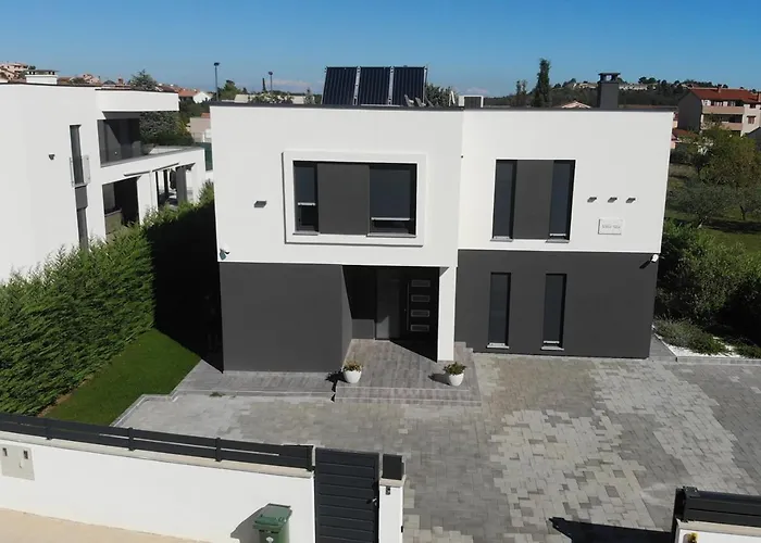 Ula In With Heated Pool And Sauna Вілла Пула