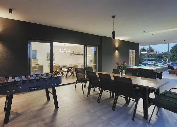 Ula In With Heated Pool And Sauna Вілла