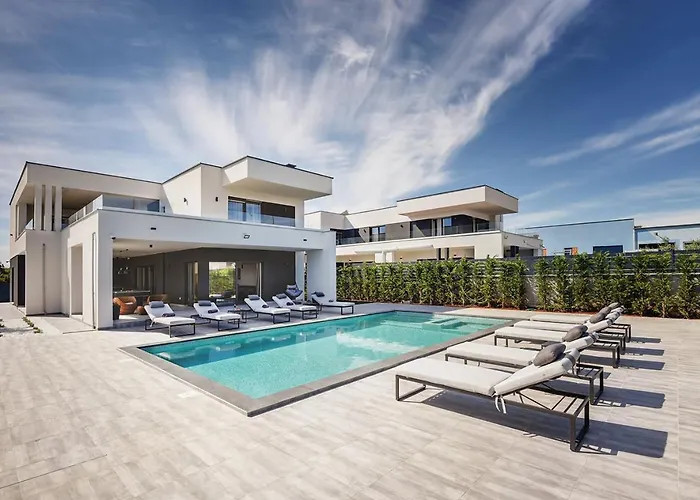 Ula In With Heated Pool And Sauna Пула