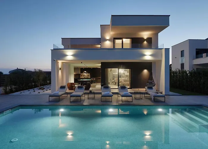 Ula In With Heated Pool And Sauna Вілла