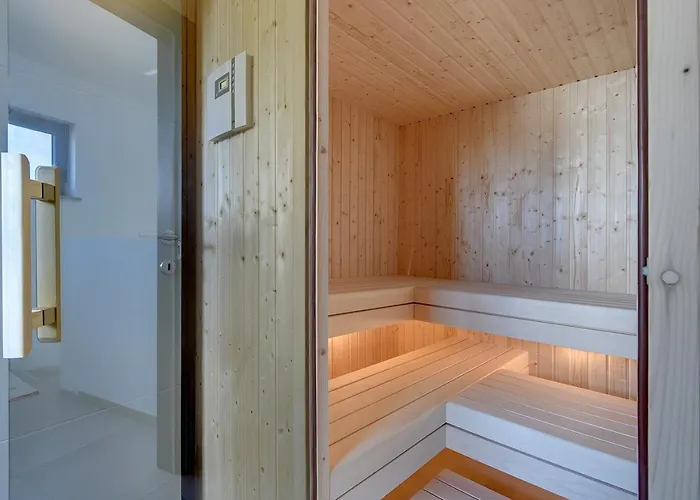 Ula In With Heated Pool And Sauna Πούλα