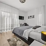 Ula In With Heated Pool, Sauna & Private Tennis Court Villa