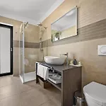 Ula In With Heated Pool, Sauna & Private Tennis Court * Pula