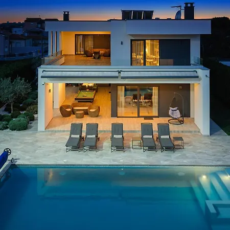 Ula In With Heated Pool, Sauna & Private Tennis Court *