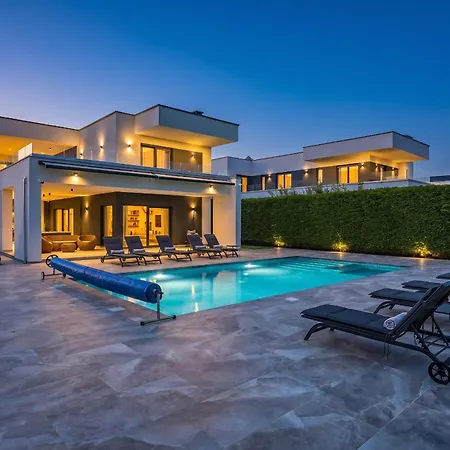 Ula In With Heated Pool, Sauna & Private Tennis Court Villa *