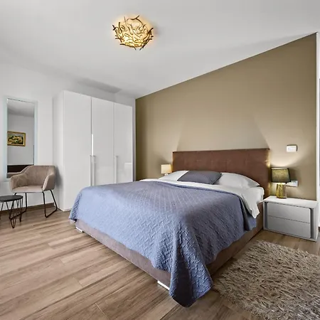 Ula In With Heated Pool, Sauna & Private Tennis Court